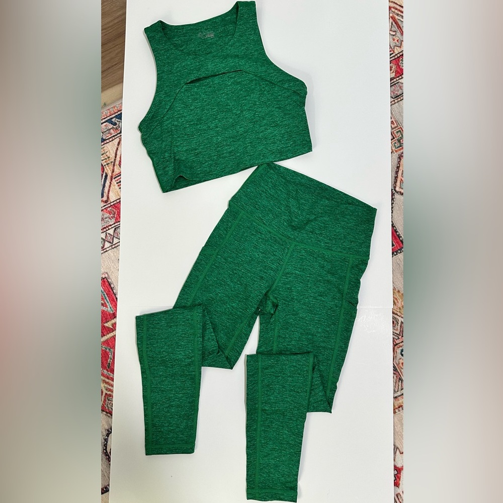 Offline by Aerie Green Hugger Recharge Set – Cropped Sports Bra & Leggings - S/P